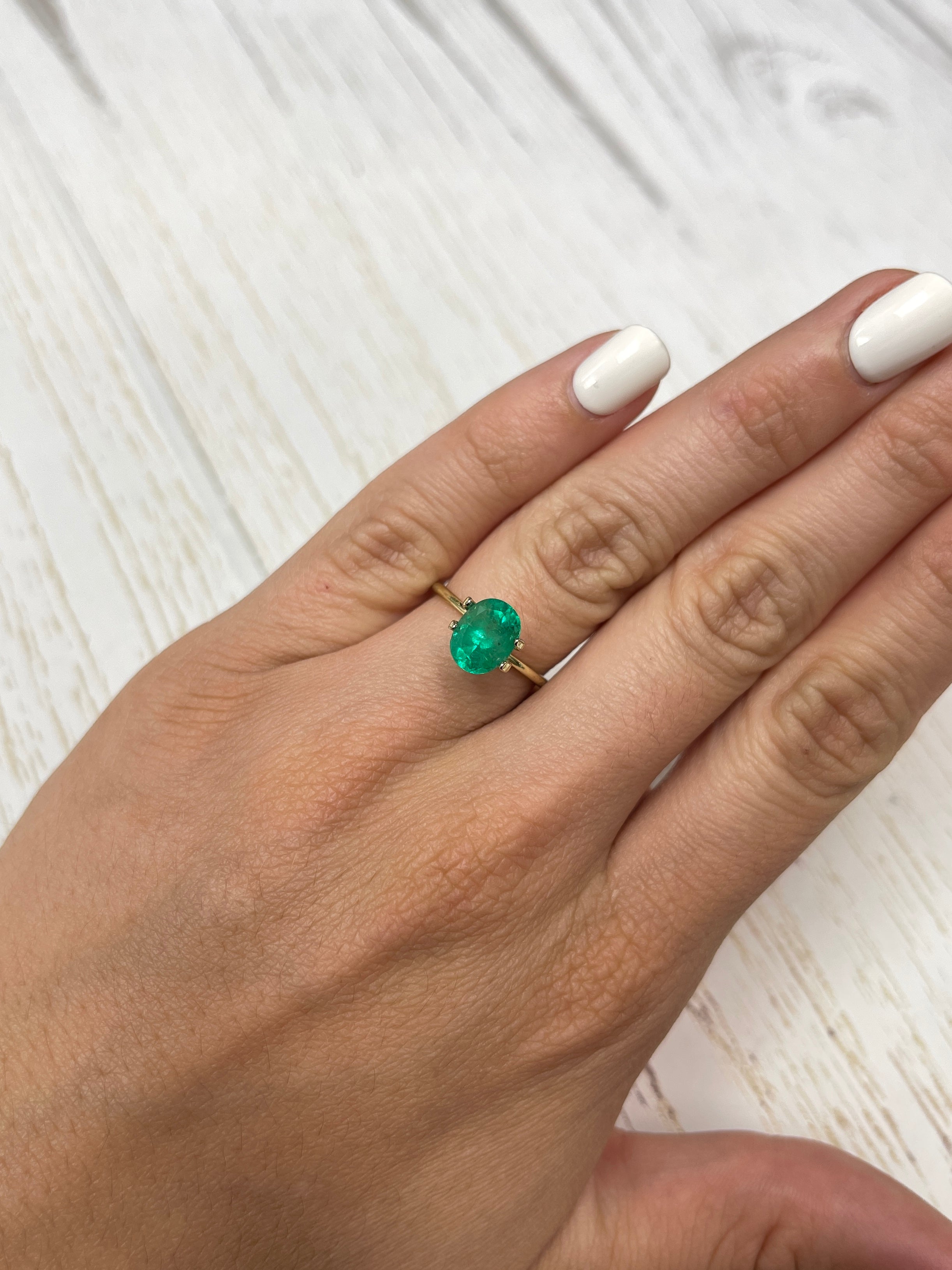 Natural Colombian Emerald - 9x8 Oval Cut - 2.22 Carats of Brilliance