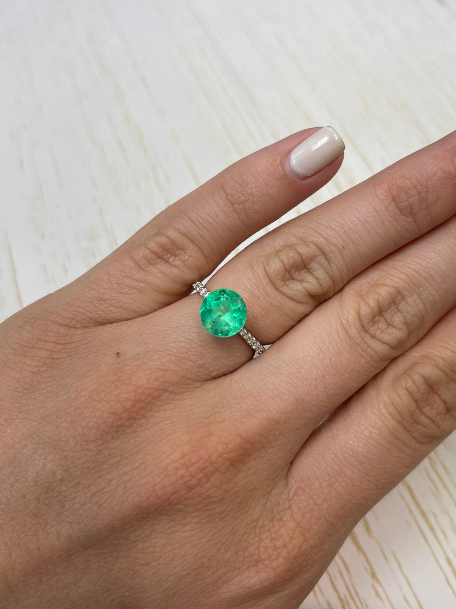 Stunning Round Emerald - 2.82 Carat Vibrant Green Gem