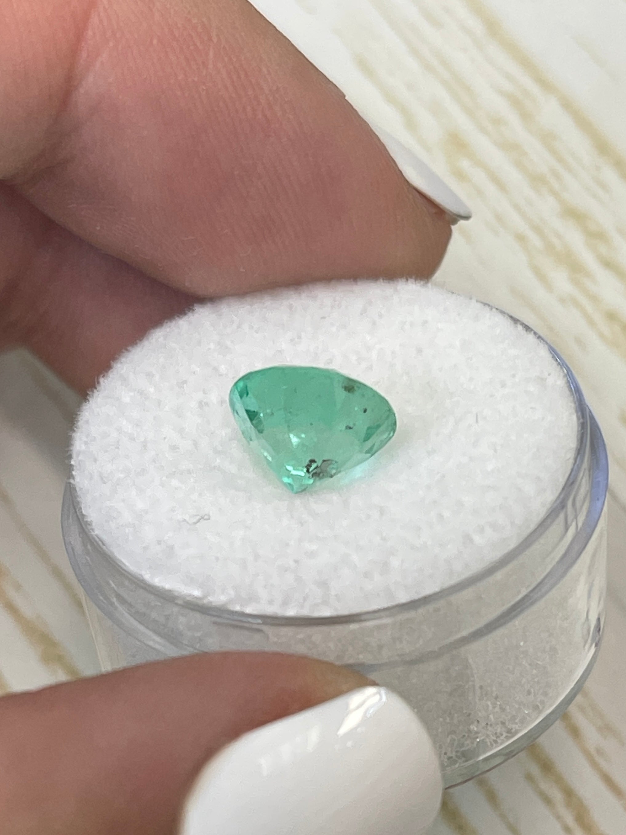 Radiant Natural Columbian Emerald 9 Carats Certified hotsell