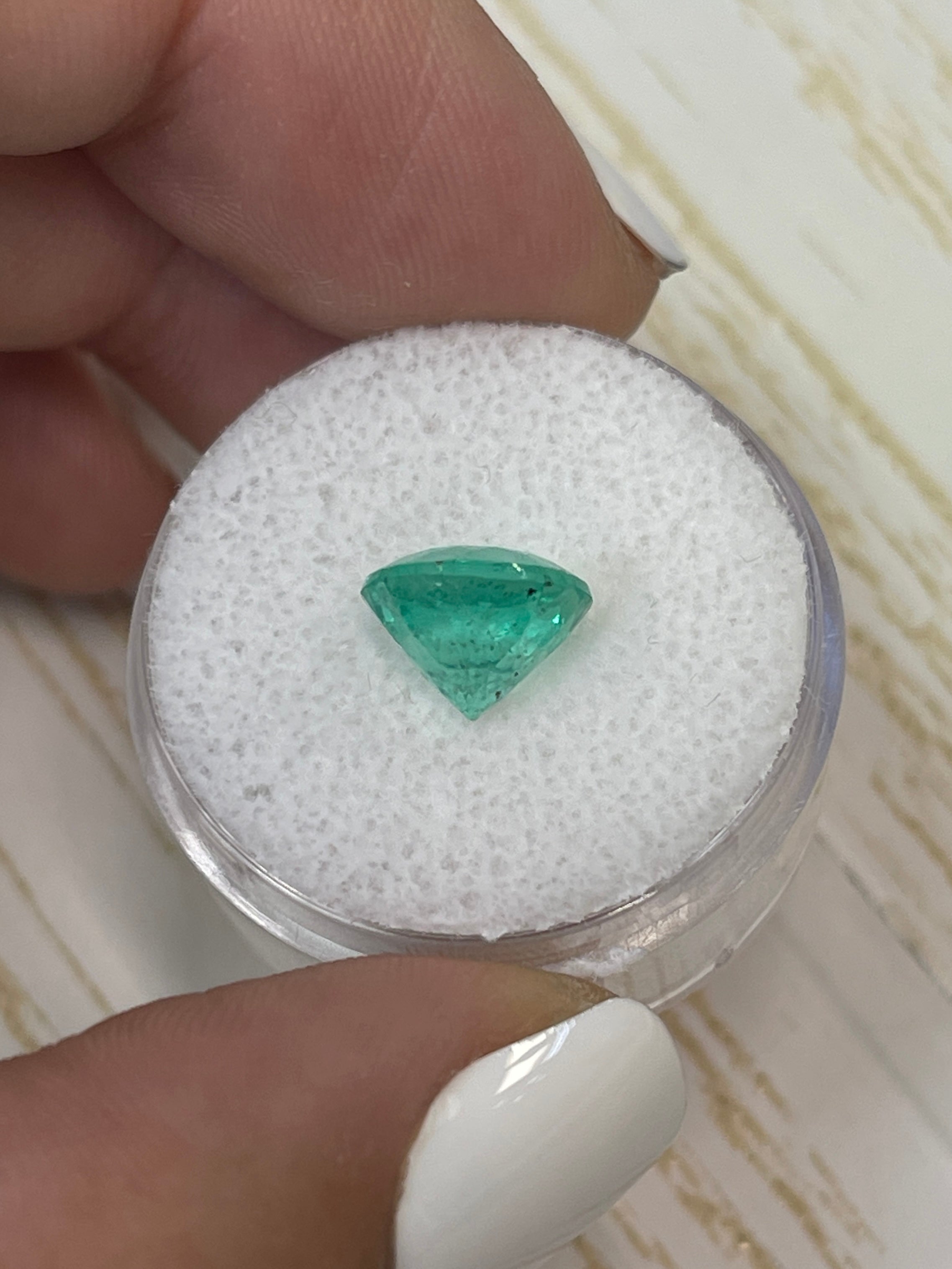 Exquisite 2.87 Carat Colombian Emerald - Medium Green Round