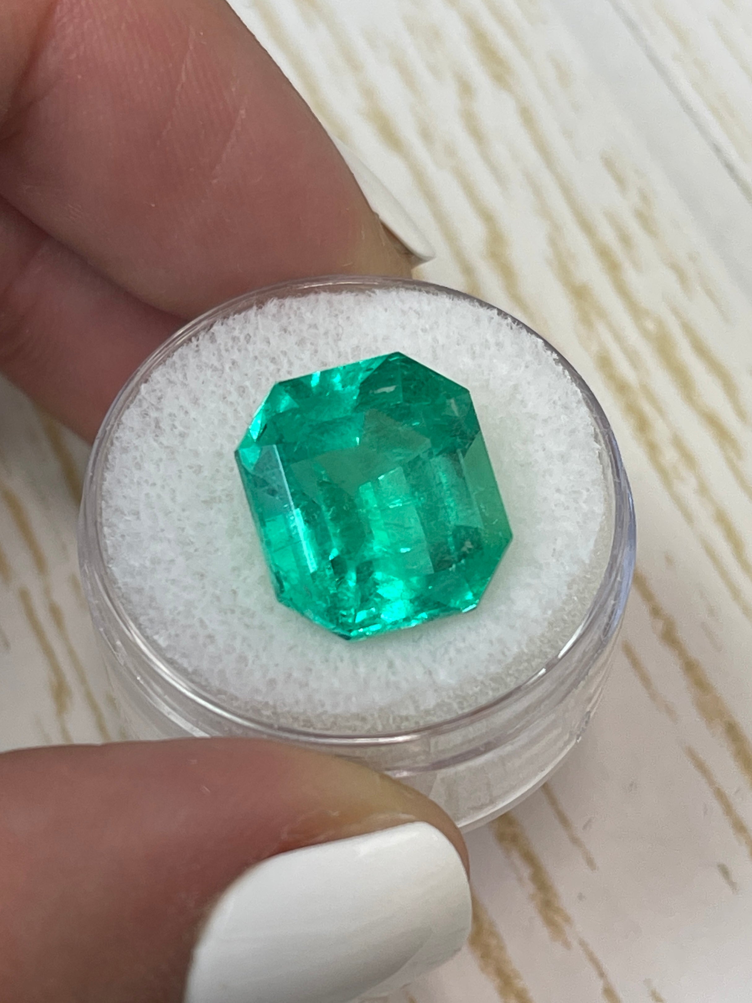 10.75 Carat Loose Colombian Emerald - Stunning Asscher Cut - 14x13 mm - Vivid Green