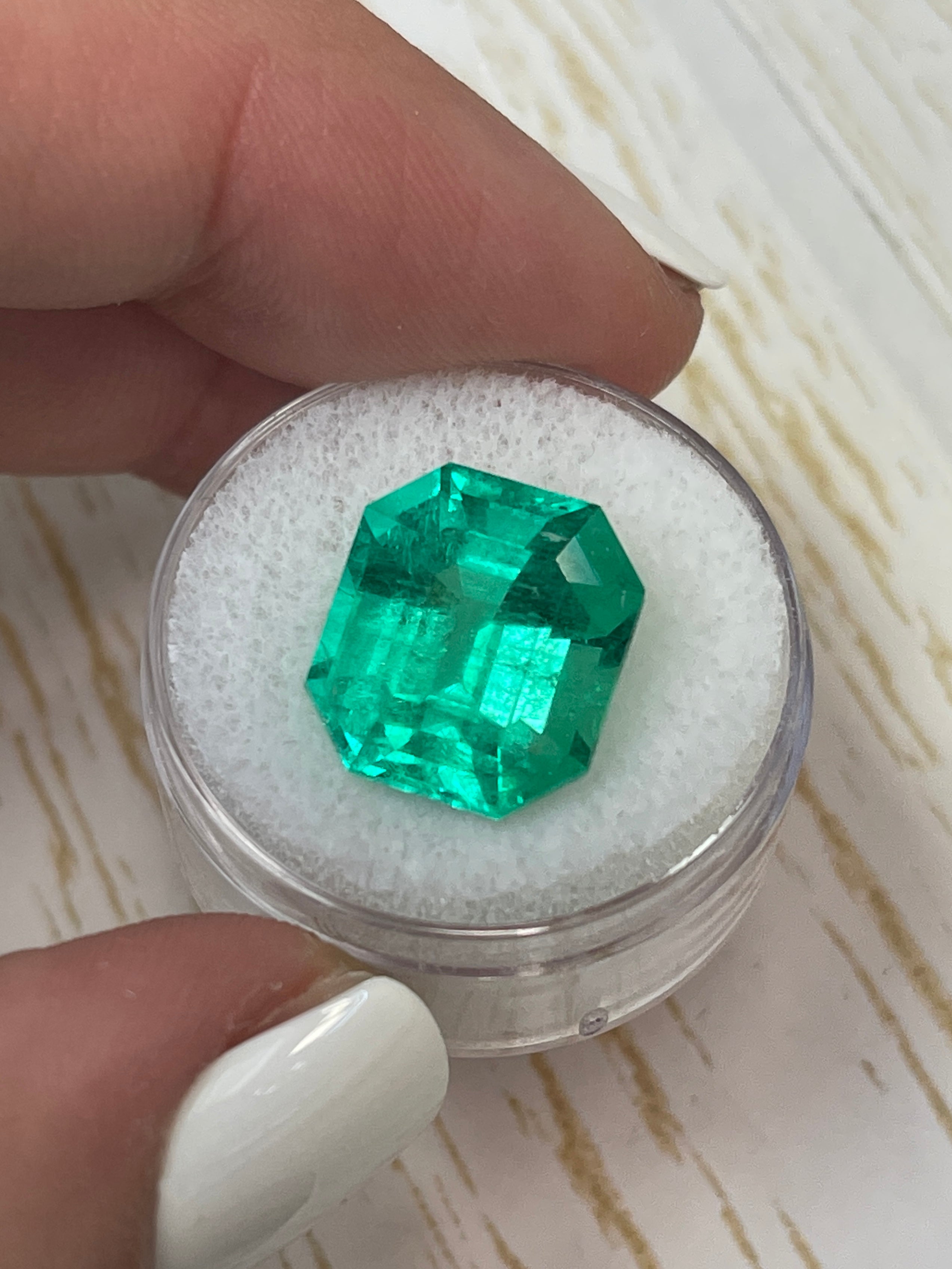 Vivid Muzo Colombian Emerald - 10.75 Carats - Asscher-Cut - 14x13 mm - Loose Gemstone