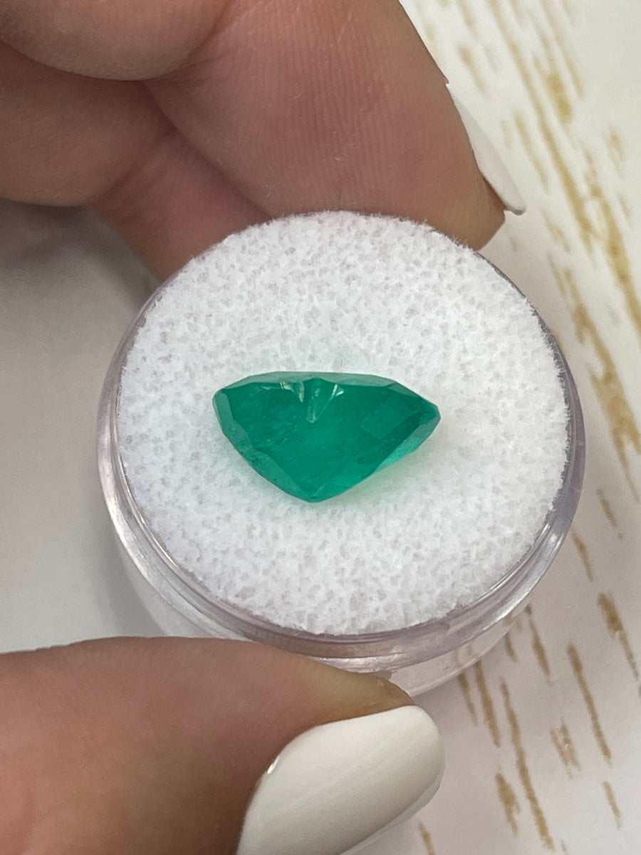 Captivating 5.80 Carat Heart-Cut Colombian Emerald - Vibrant Green
