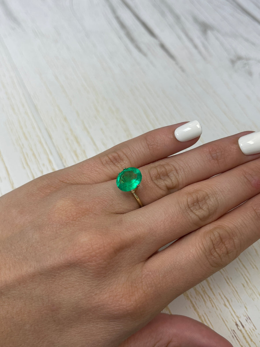 Emerald Gemstone: 3.70 Carat Oval-Cut Colombian Beauty in Green