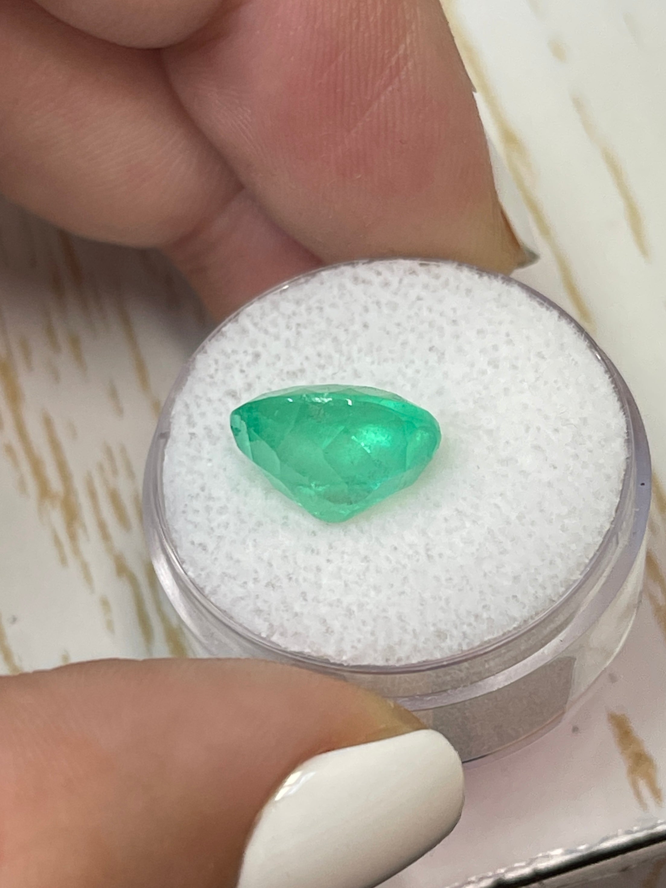 Colombian Oval-Cut Emerald - 5.21 Carat Gemstone