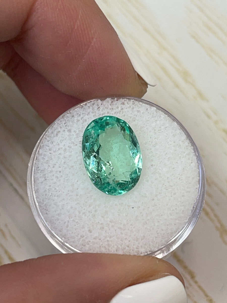 Stunning Natural Colombian Emerald - 4.32 Carat Oval Cut Gem