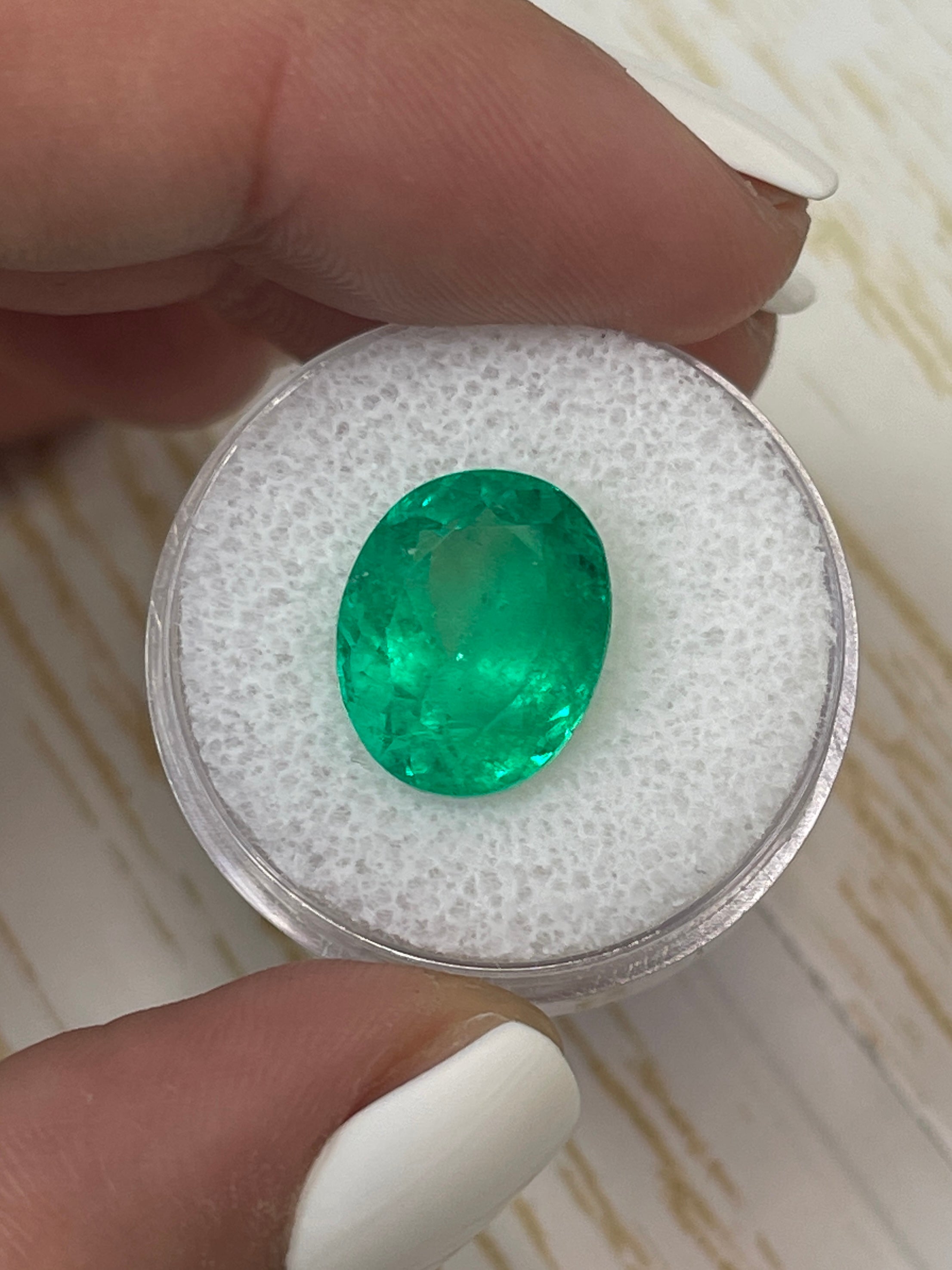 Vivid Green Colombian Emerald - 6.89 Carat Oval Loose Stone from Muzo