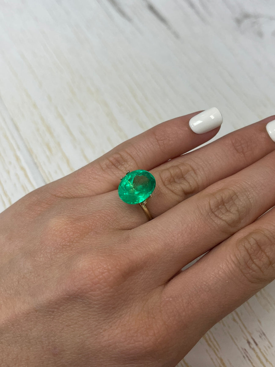 Rare Colombian Emerald - 6.89 Carat Oval-Shaped Loose Gemstone