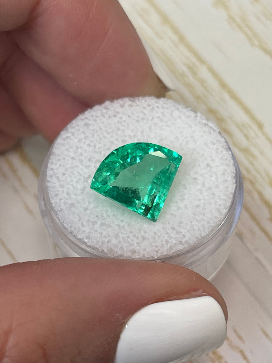 Colombian Emerald 5.0 Carats - Elegant Fan Shaped Gemstone