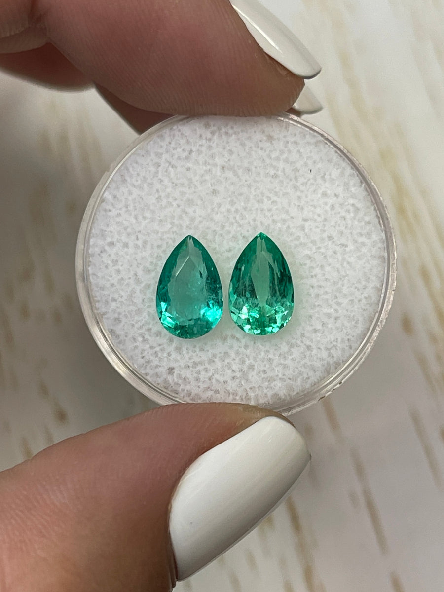 Two Matching Pear-Cut Colombian Emeralds - Total Weight 2.71 Carats