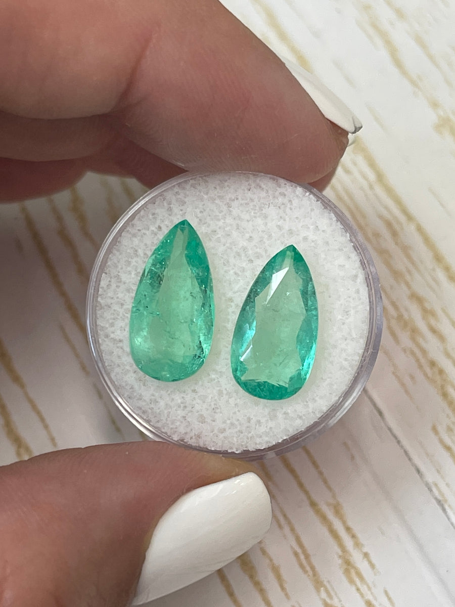 Exquisite Pear-Shaped Colombian Emeralds - 7.68 Total Carat Weight, Loose