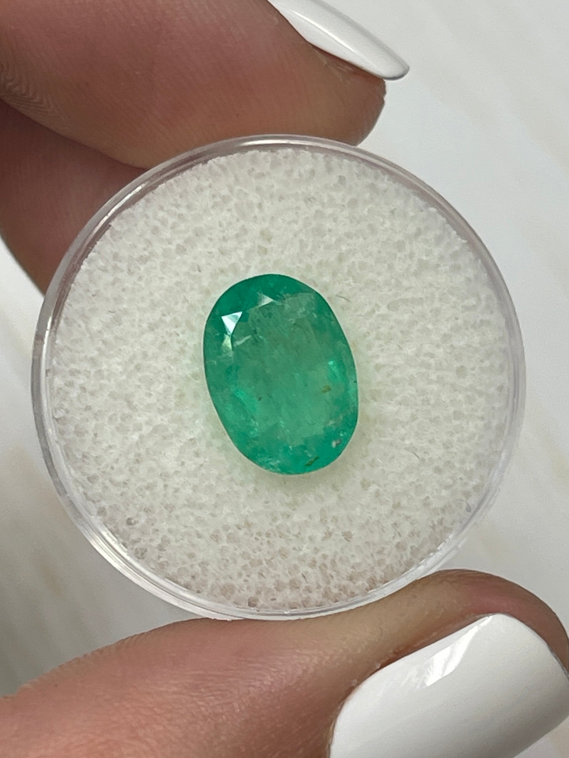 Colombian Emerald of 2.72 Carats - Olive Green Oval Gem