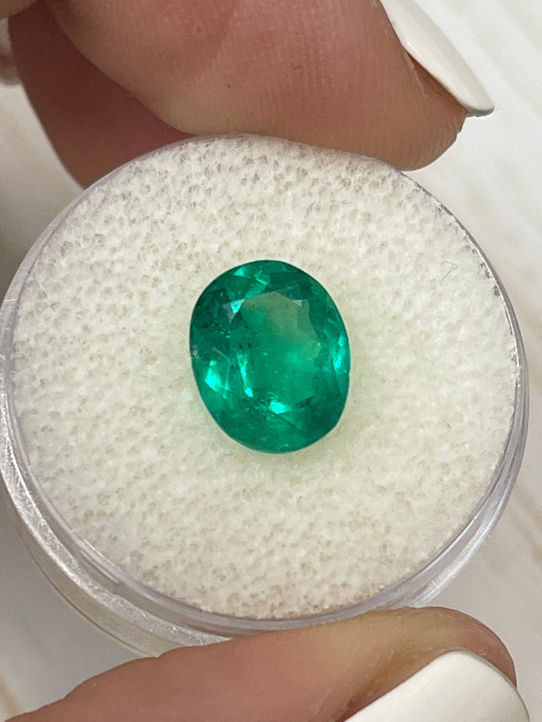 Magnificent Oval-Cut 3.26 Carat Colombian Emerald - Natural Muzo Green