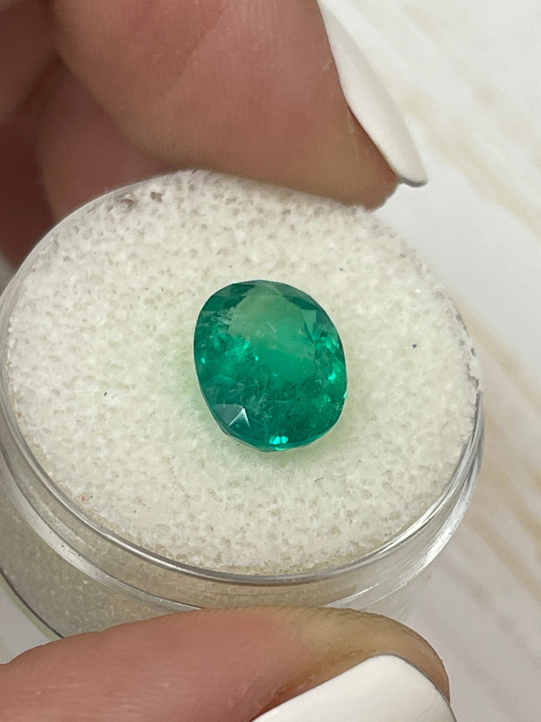 Colombian Emerald Gem - 3.51 Carats, Oval Shape, Beautiful Green Color