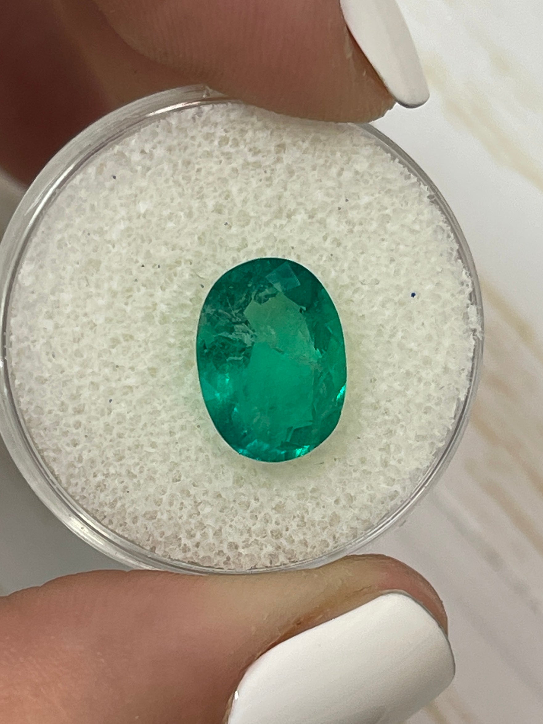 Oval-Cut Colombian Emerald - 3.51 Carats, Fine Green Shade, Natural Loose Stone