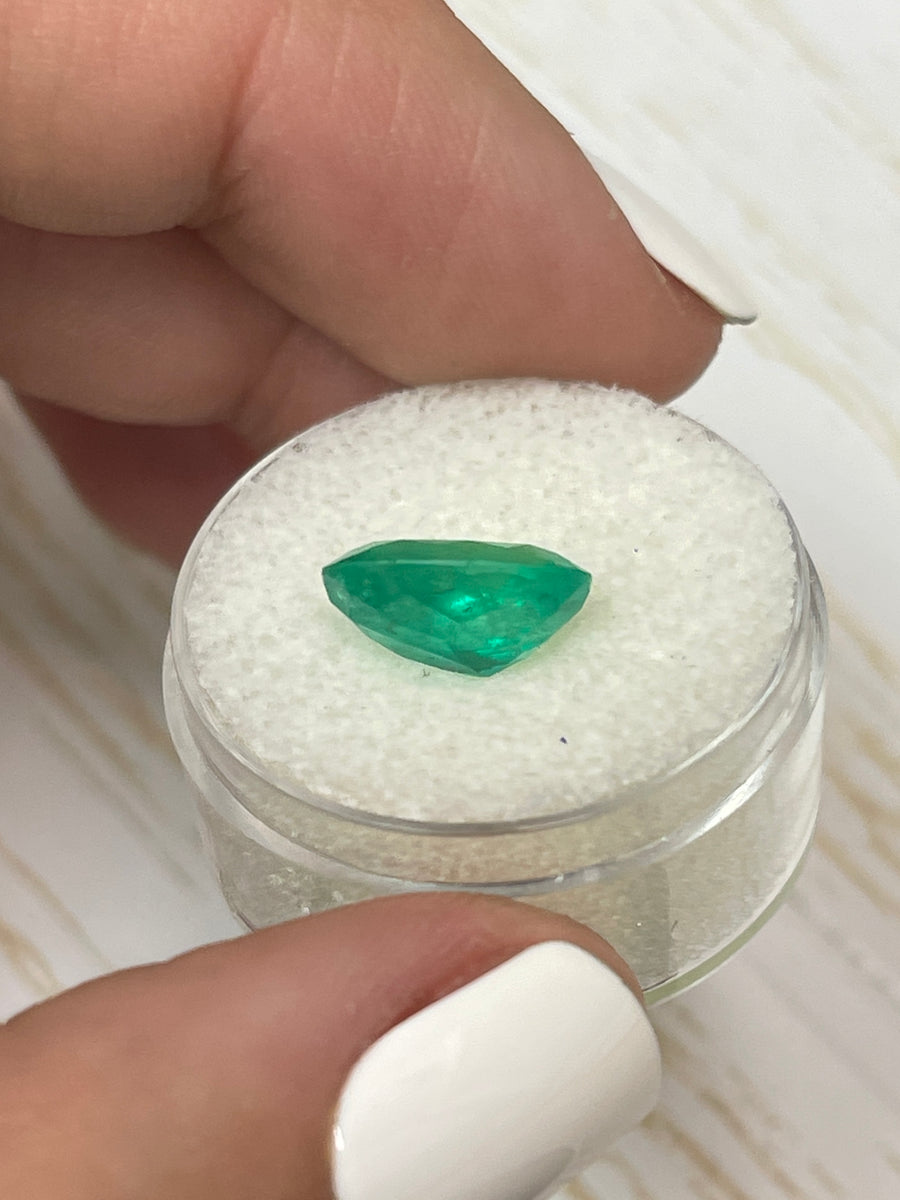 Fine Green Colombian Emerald - 3.51 Carat Oval Cut Gem, Natural and Stunning