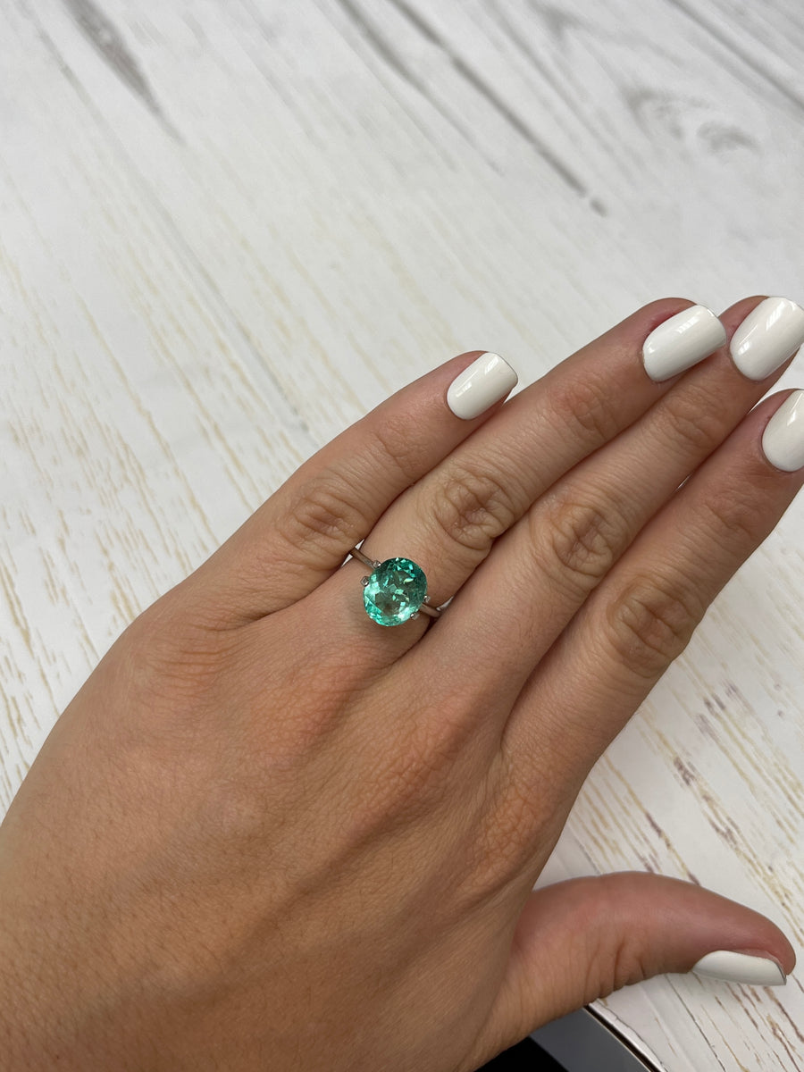 Stunning Green Oval Cut Colombian Emerald - 3.70 Carats and VS Clarity