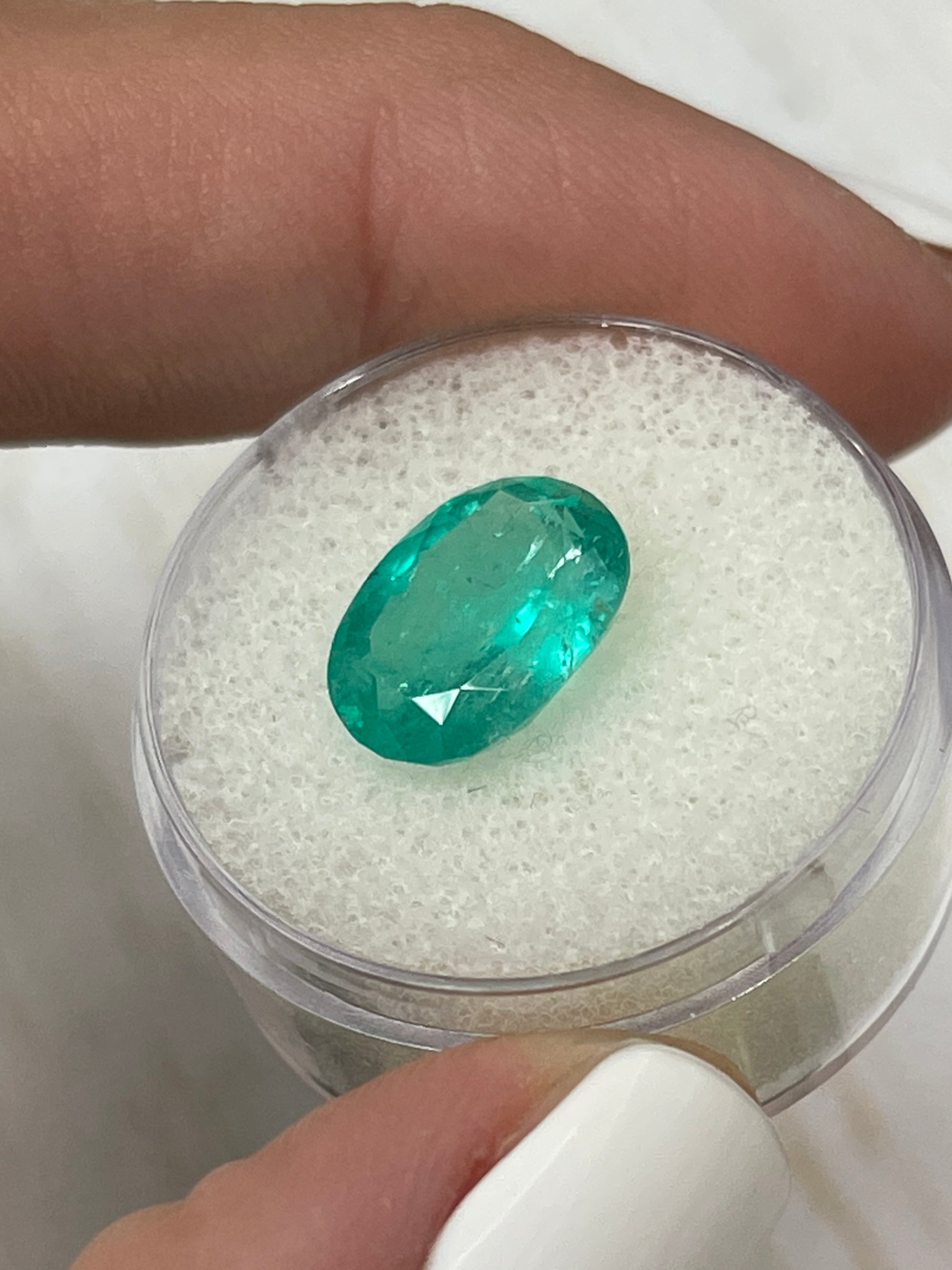 Deep Bluish Green Oval-Cut Colombian Emerald (3.85 Carats)