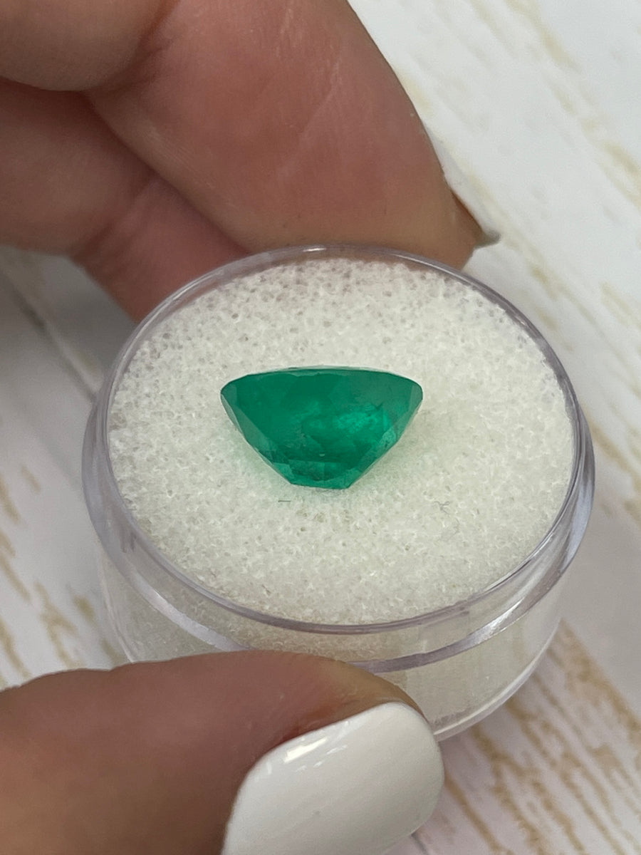 Oval-Cut Colombian Emerald - 3.86 Carat Authentic Deep Green Gem