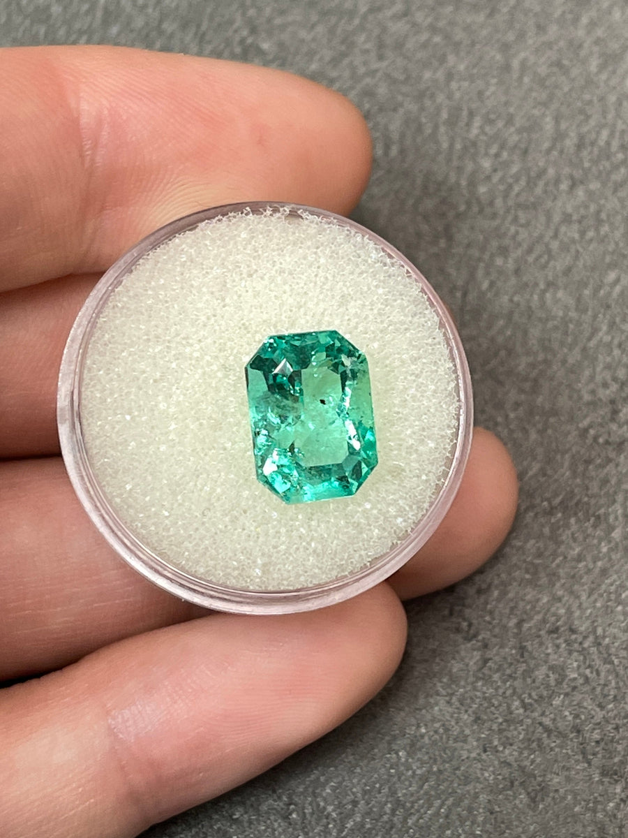 Elegant 12x9 Loose Colombian Emerald: 5.115.15 Carats