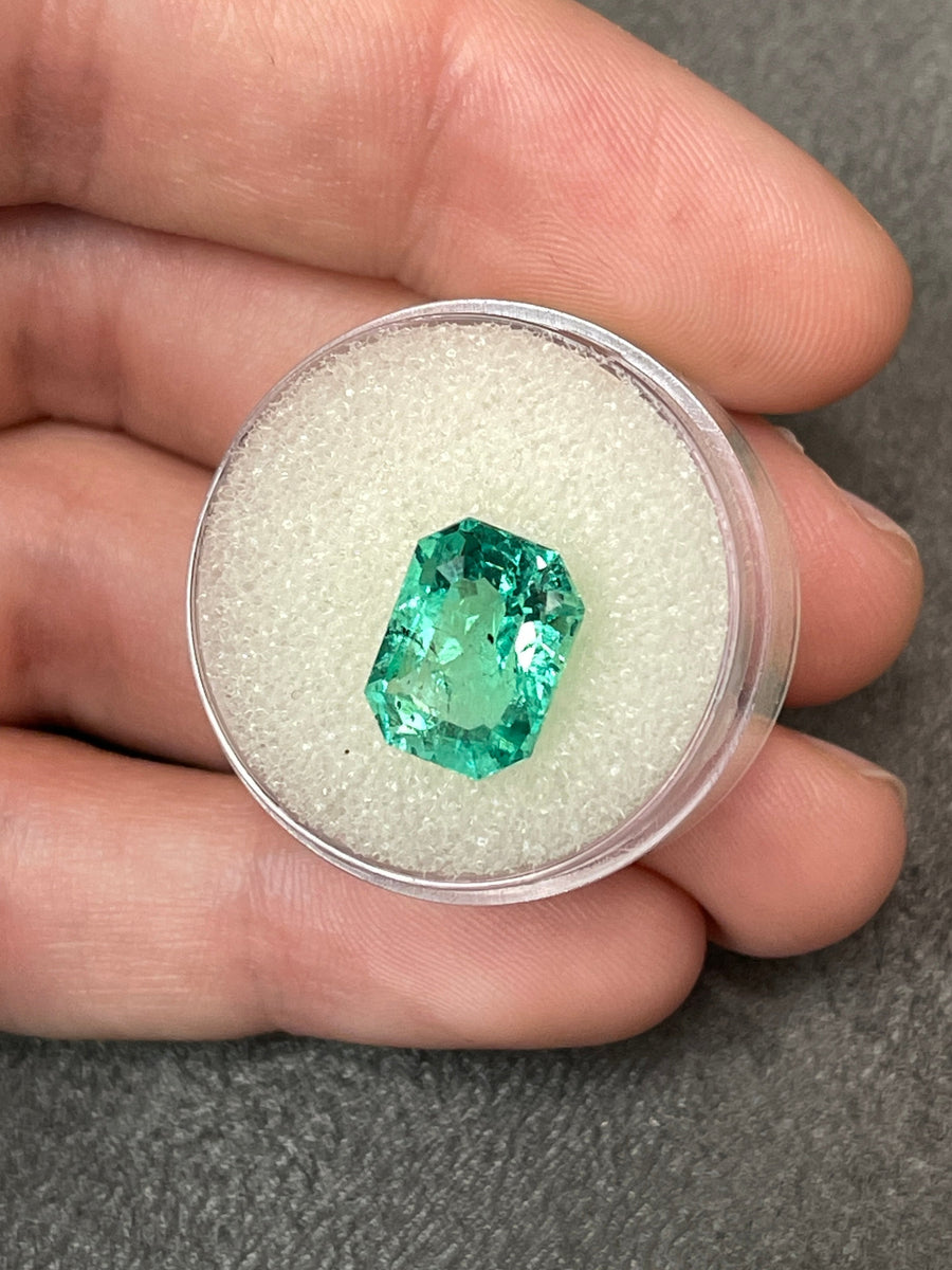 Classic Cut 5.115.15 Carat Colombian Emerald - Natural and Lustrous