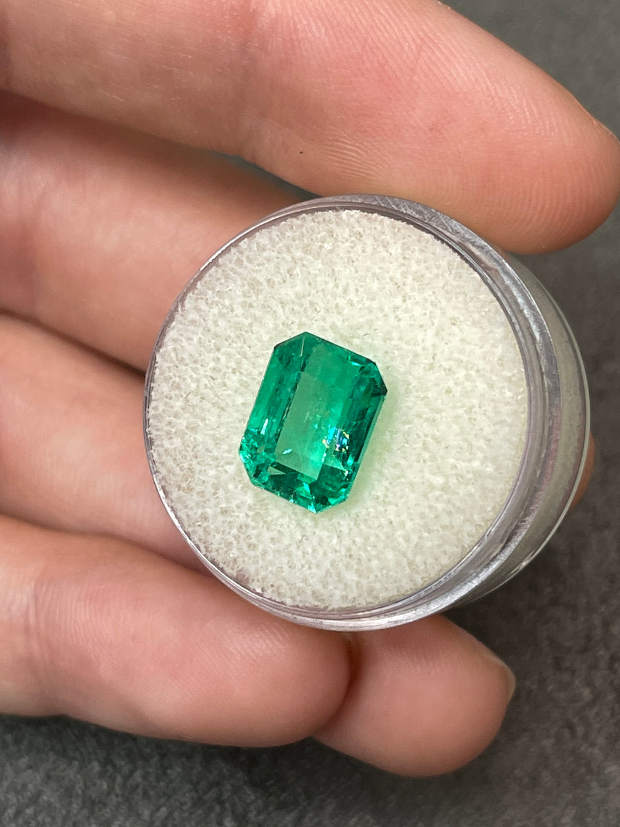 Classic Green Colombian Emerald - 5.33 Carat Loose Stone - Emerald Cut
