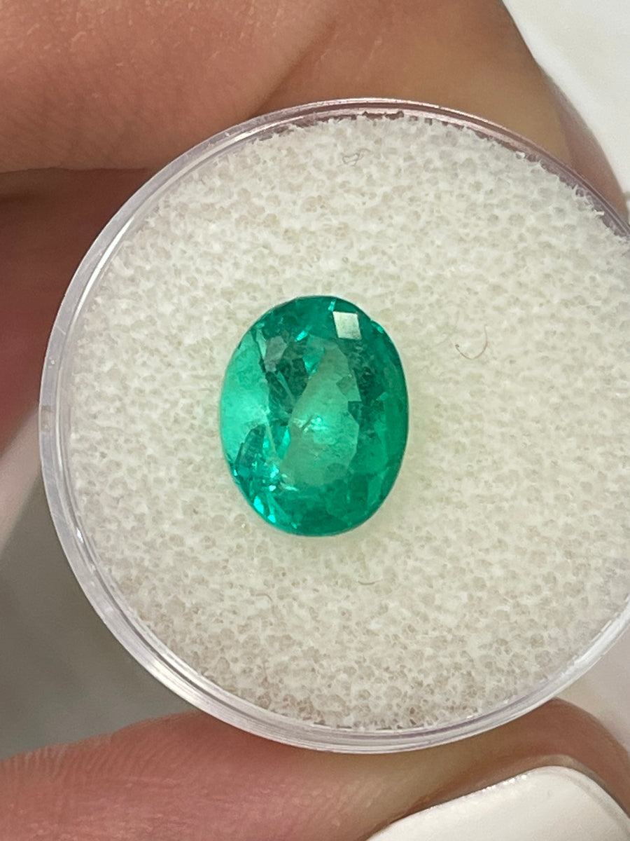 Oval-Cut Colombian Emerald - 3.32 Carat Vibrant Green Gemstone