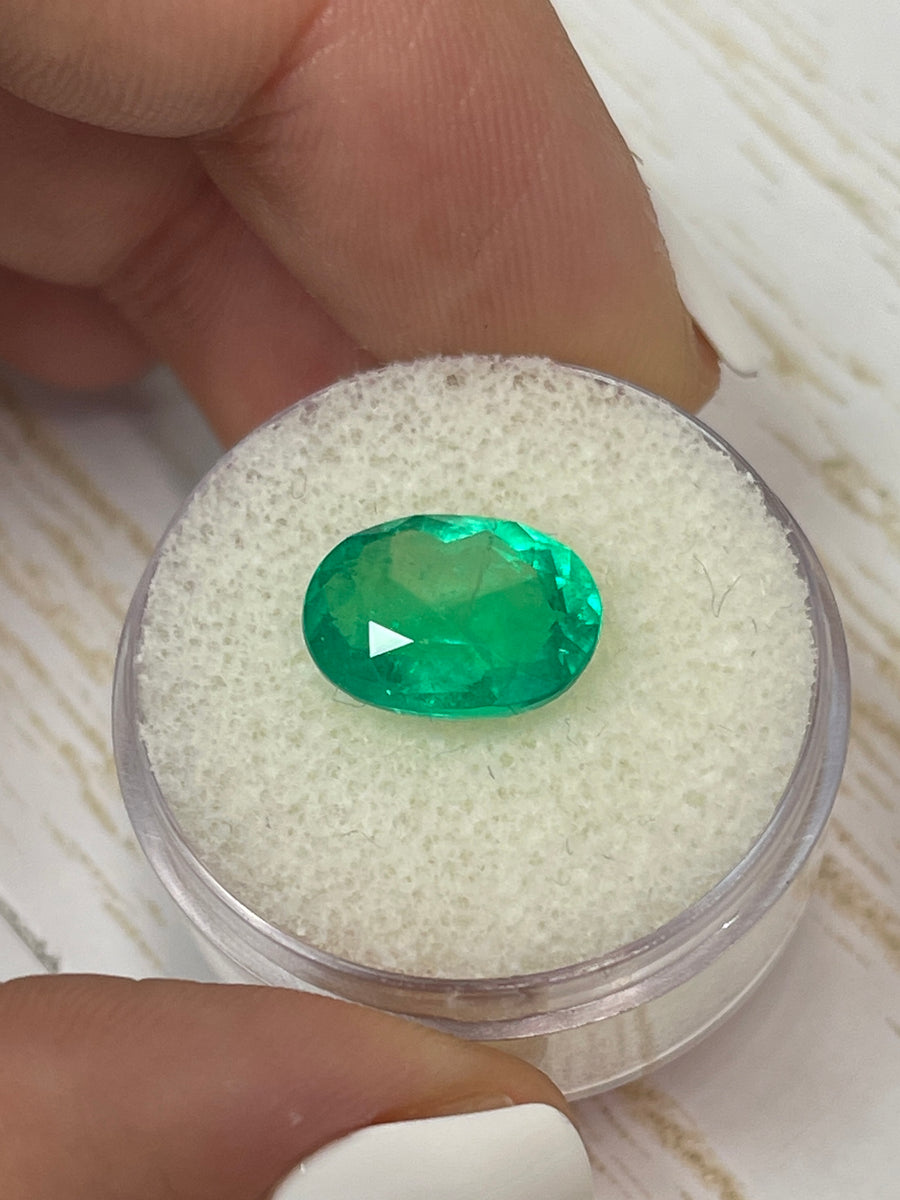 Green Colombian Emerald Gemstone - 3.98 Carats, Oval Shaped