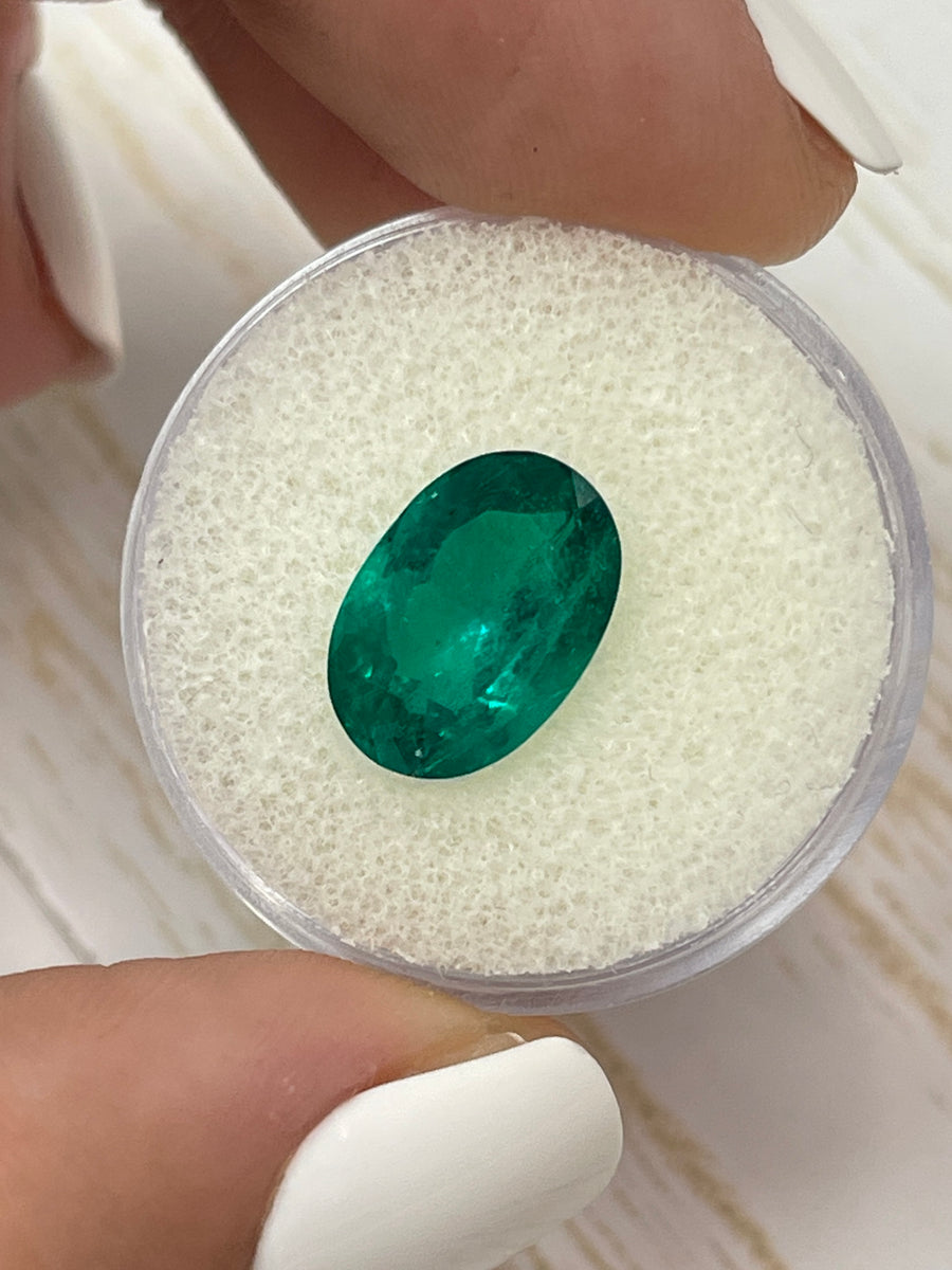 Emerald of 4.0 Carats in Vivid Dark Green - Loose Colombian Gemstone