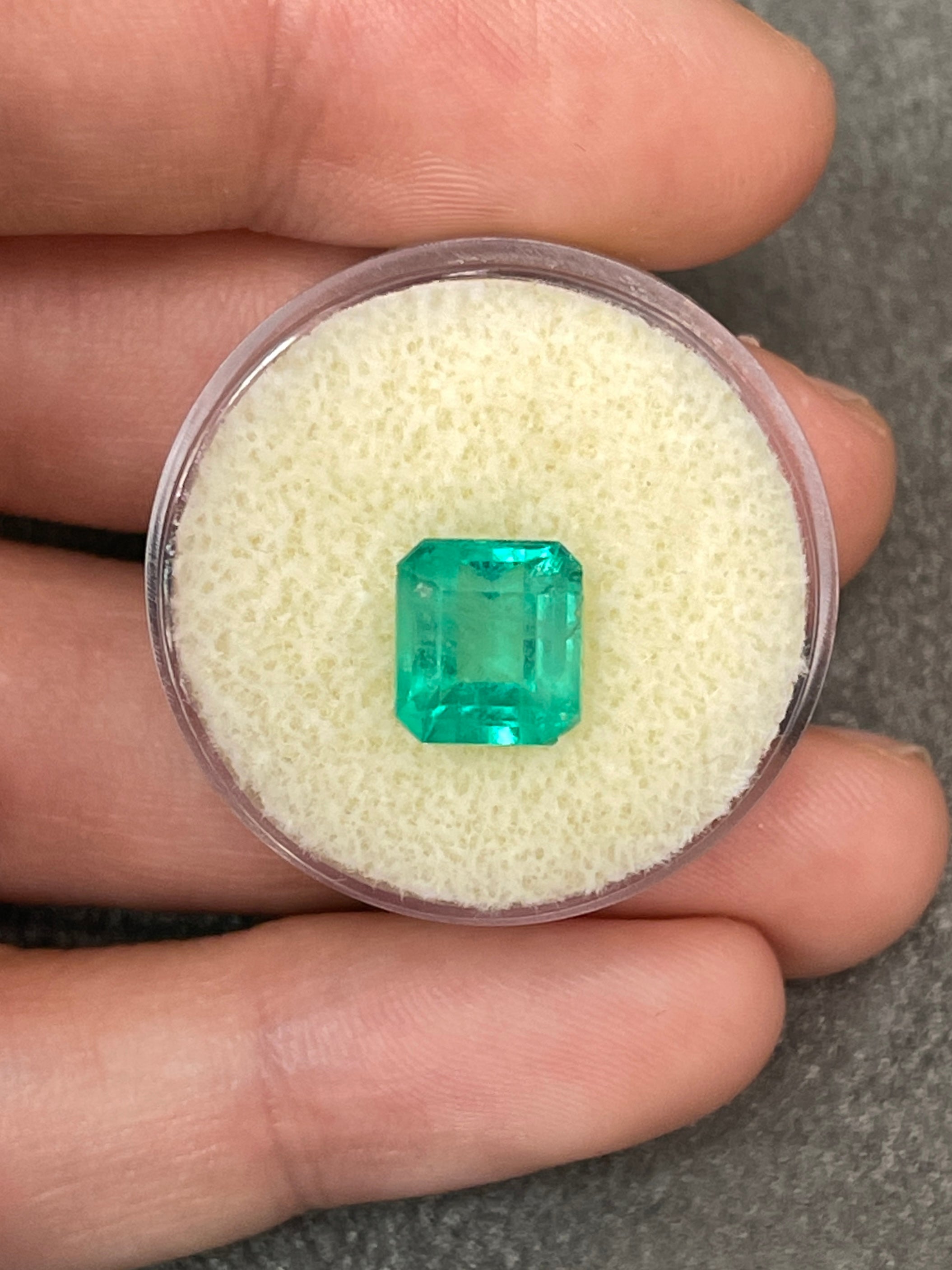 Asscher Cut Colombian Emerald: 2.65 Carats of Natural Green Beauty