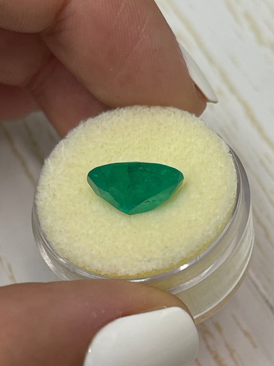 Exceptional Colombian Emerald - 4.31 Carats in Oval Shape