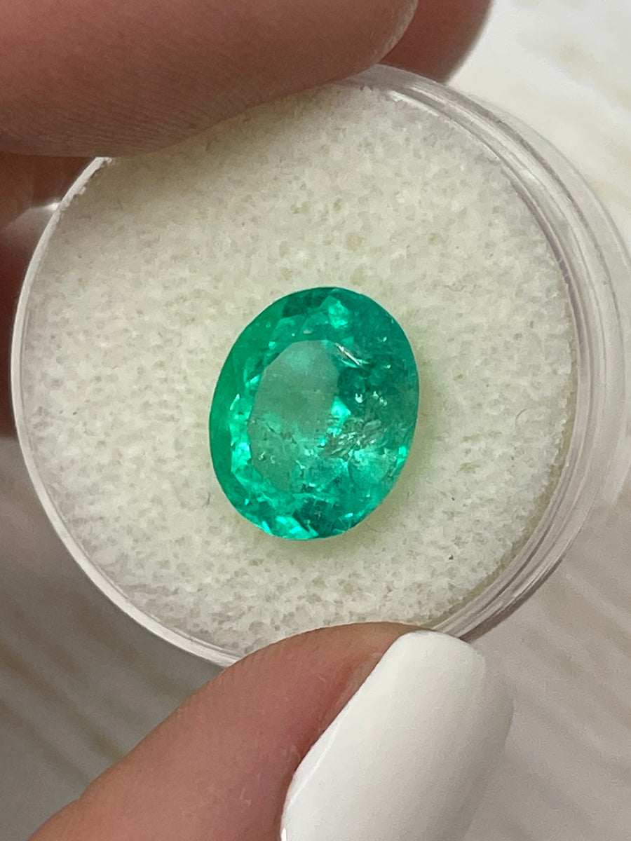 Vivid Bluish Green Colombian Emerald - Oval Shape, 4.31 Carats