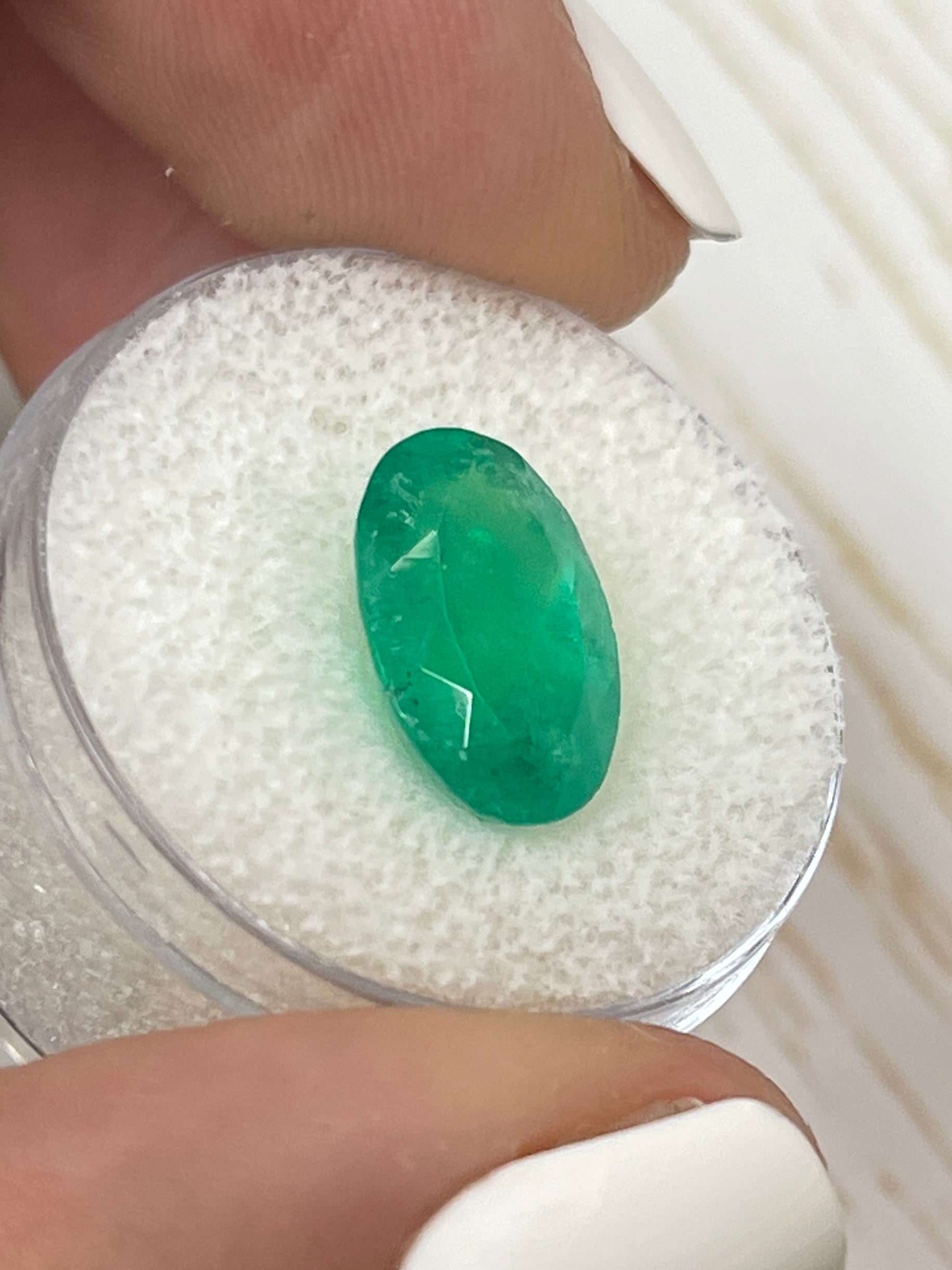 Stunning 4.52 Carat Colombian Emerald - Grassy Green Oval Gem