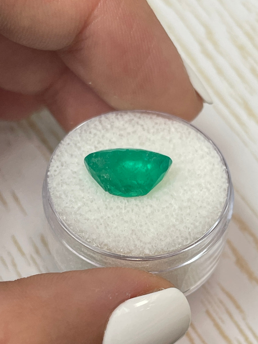 Lustrous 4.52 Carat Colombian Emerald - Oval Shaped Beauty