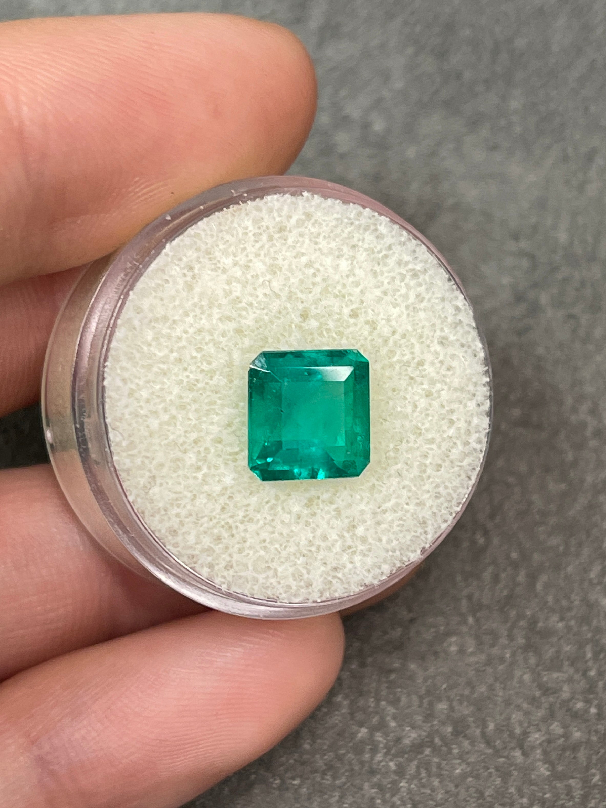 2.68 Carat Colombian Emerald in Asscher Cut - Genuine Loose Stone