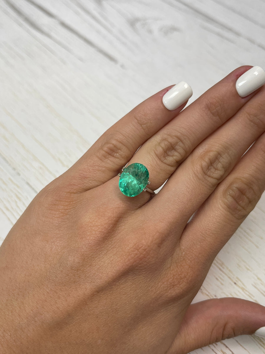Exquisite 6.86 Carat Oval Cut Emerald - Medium Spring Green Hue