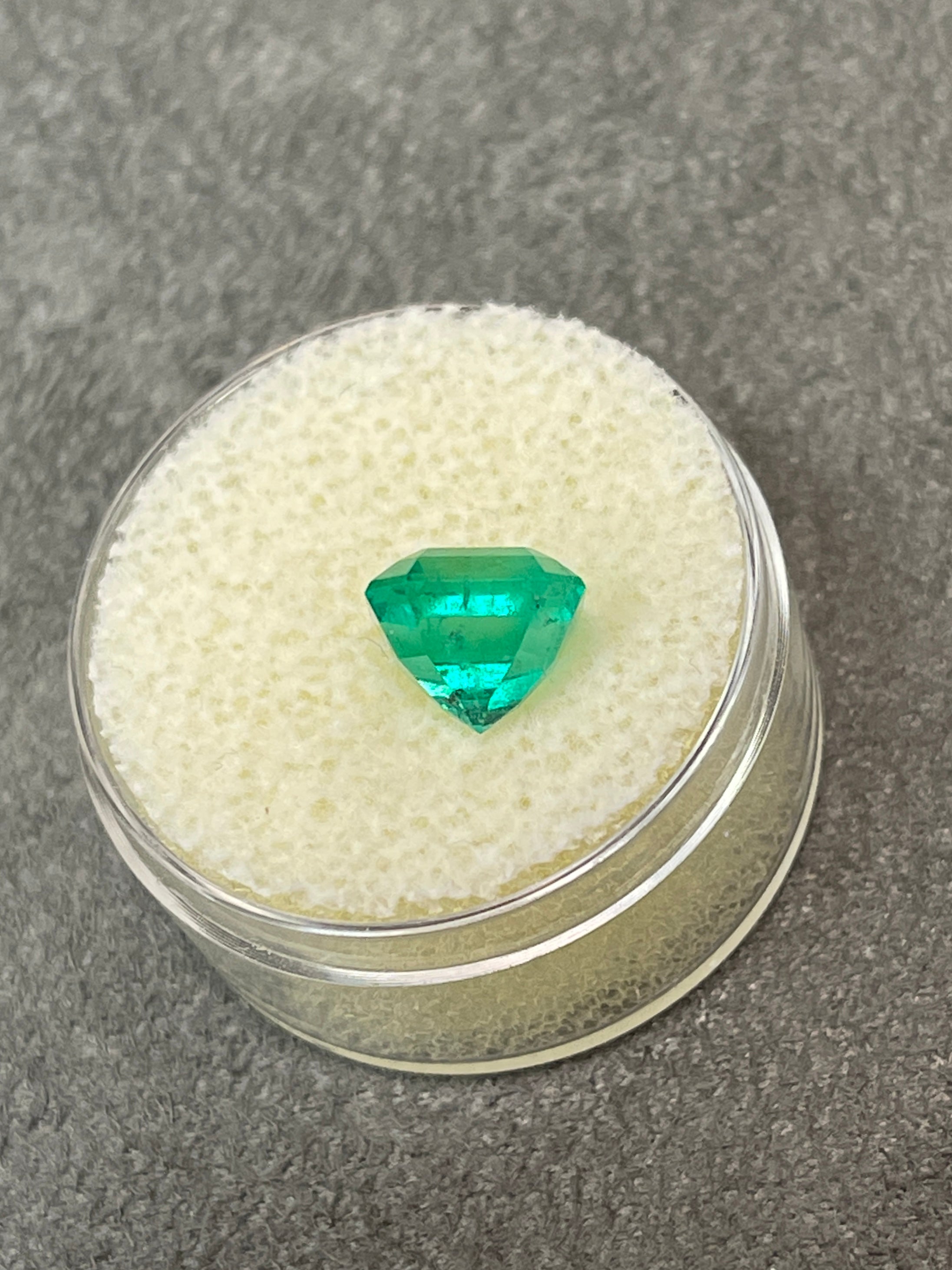 Gorgeous 2.95 Carat Colombian Emerald - Asscher Cut - Natural Beauty