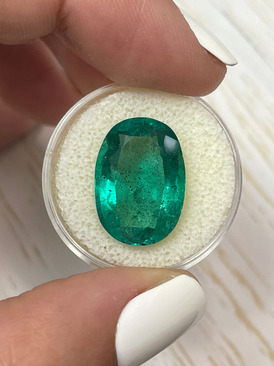 Stunning Oval-Cut Colombian Emerald - 12.42 Carat Gemstone in Lush Green Hue