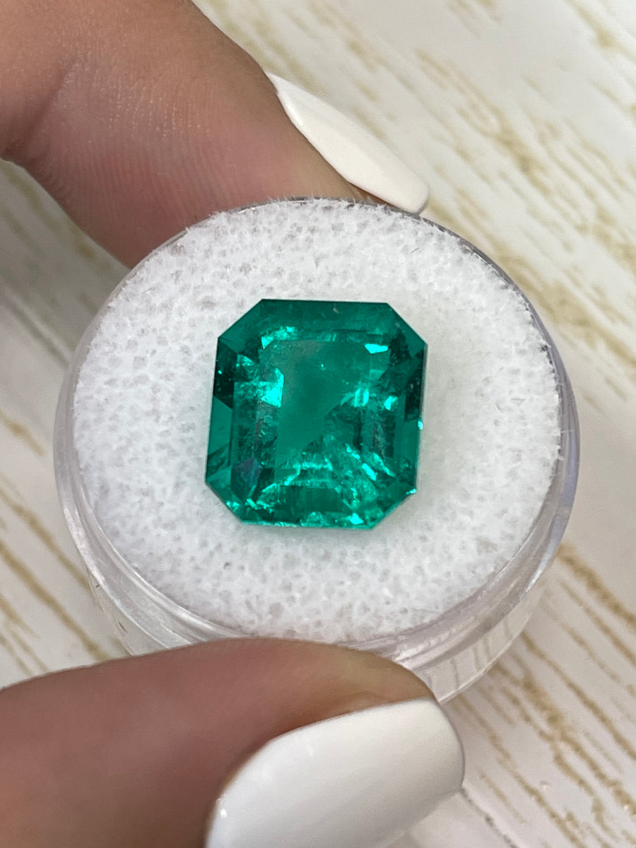 Investment-Grade 7.52 Carat Minor Oil Colombian Emerald - Loose Stone