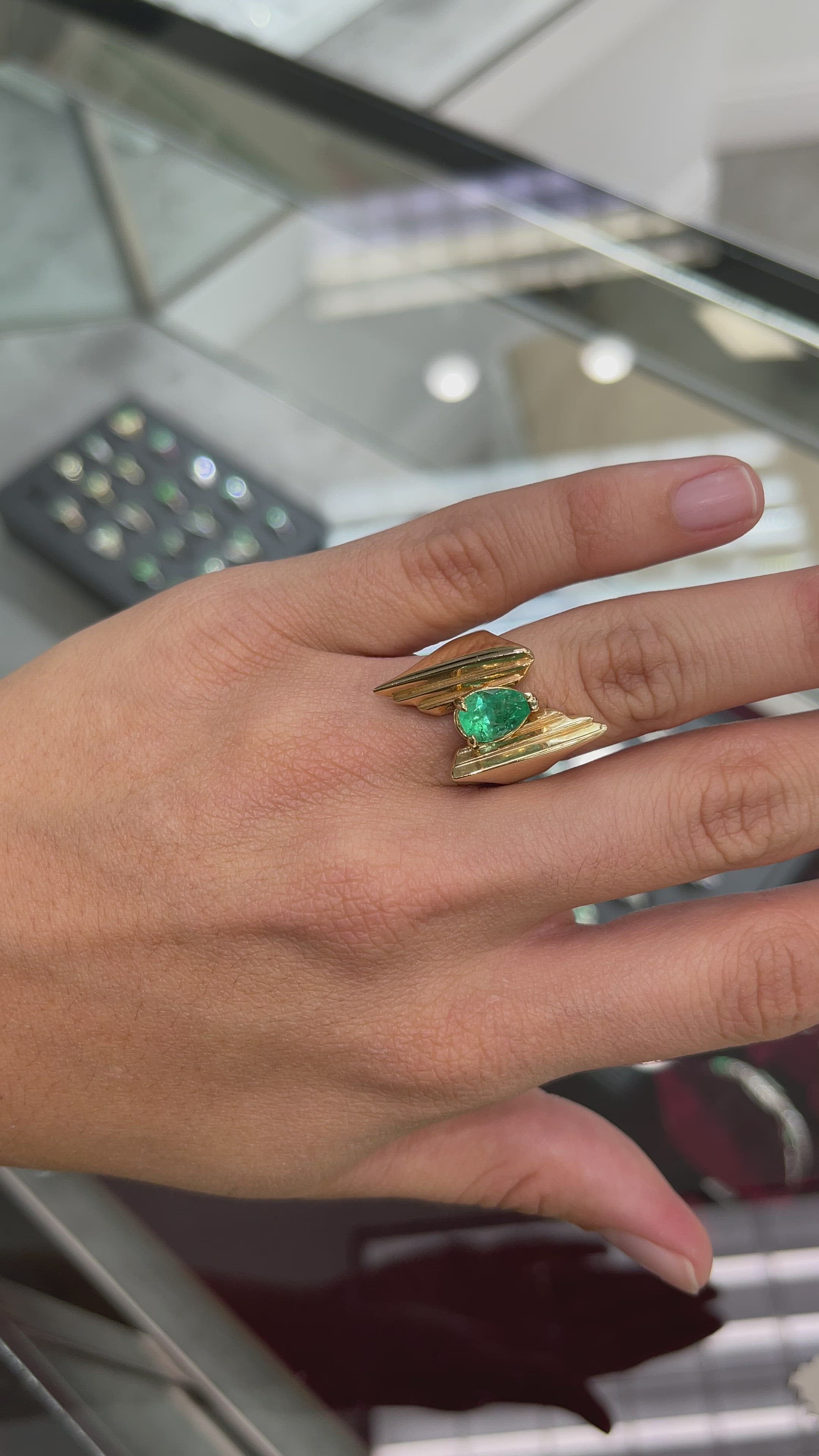 2.80 Carat Retro Pear Emerald Solitaire Statement Ring Gold 14K video