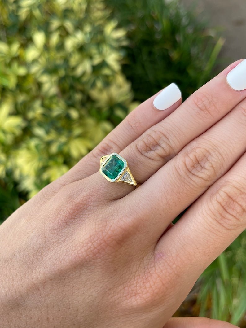 3.66tcw 18K High Quality 3 Stone Emerald & Trillion Cut Diamond