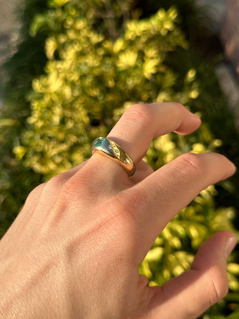 0.80tcw 18K Gold Vivid Round Cut Emerald & Diamond Accent Unisex Statement Ring - JR Colombian Emeralds