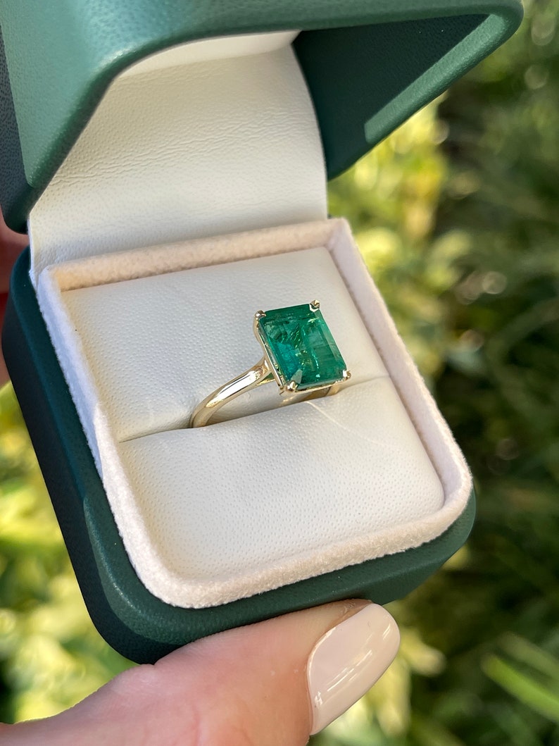 18K gold emerald cut solitaire engagement ring with a 3.84 carat Colombian emerald, classic and elegant jewelry piece