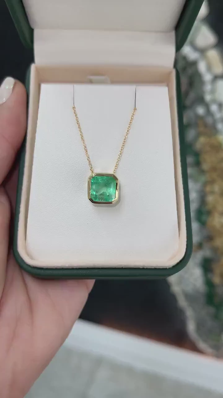 5.03ct 18K Gold Angelina Jolie Emerald Bezel Solitaire Necklace