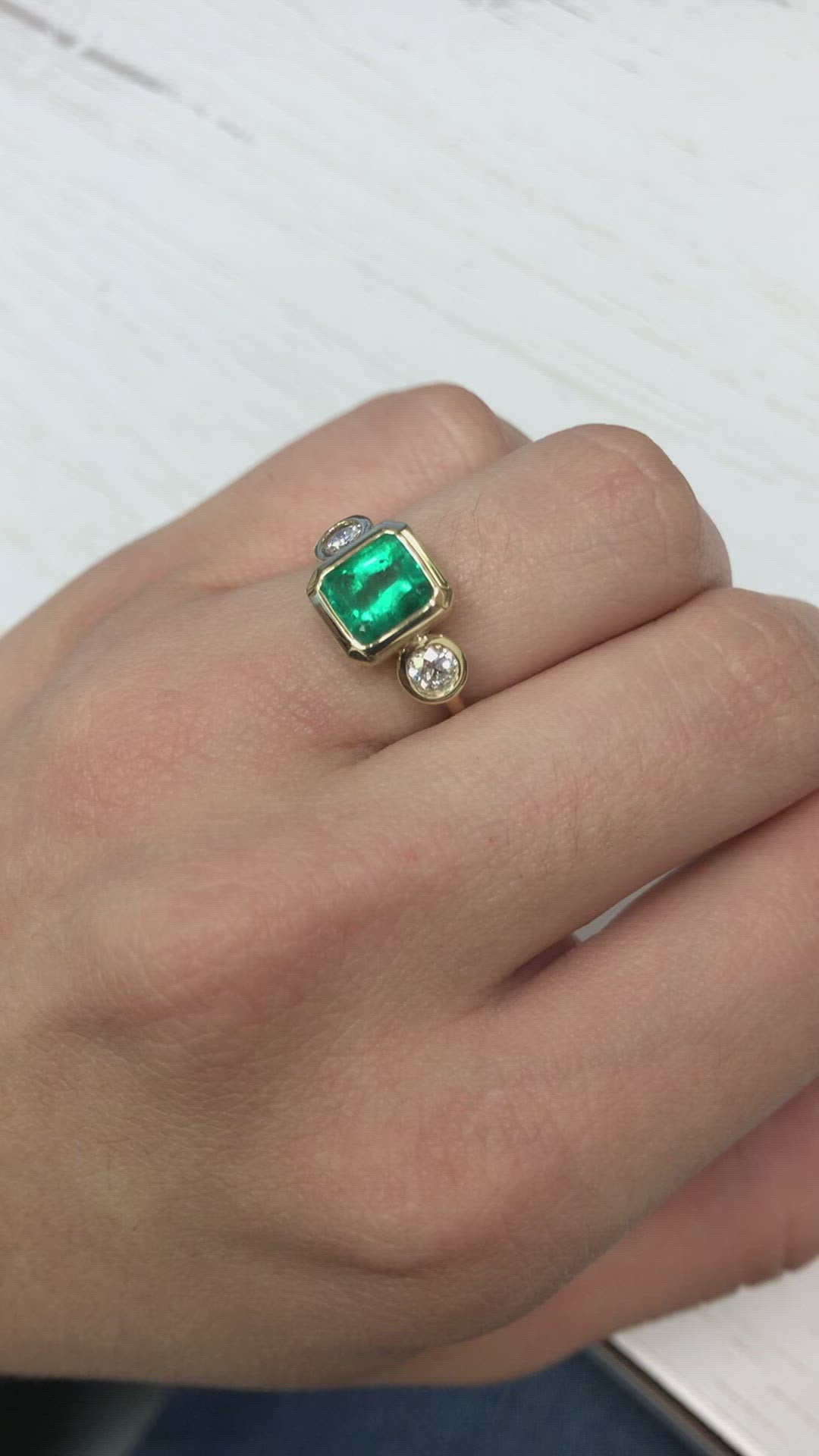 3.25tcw Three Stone Thick Bezel Set Emerald & Diamond Ring 14K video