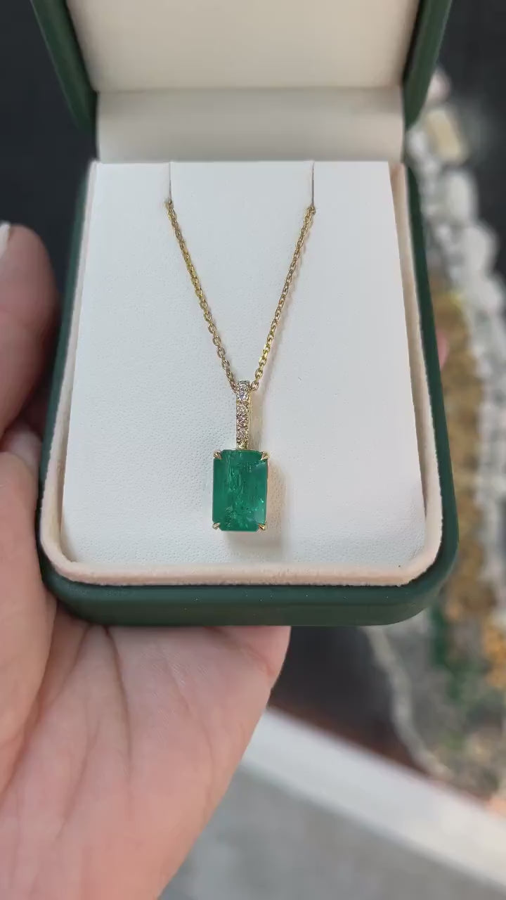 6.05tcw 18K Gold Natural Emerald Solitaire Diamond Accent Bale Necklace