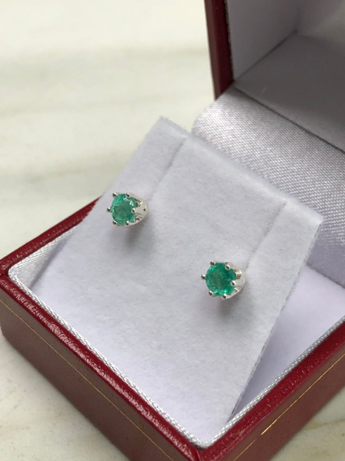 0.60 Carats Emerald Colombian Stud Earrings Round Brilliant Cut Silver 4mm - JR Colombian Emeralds