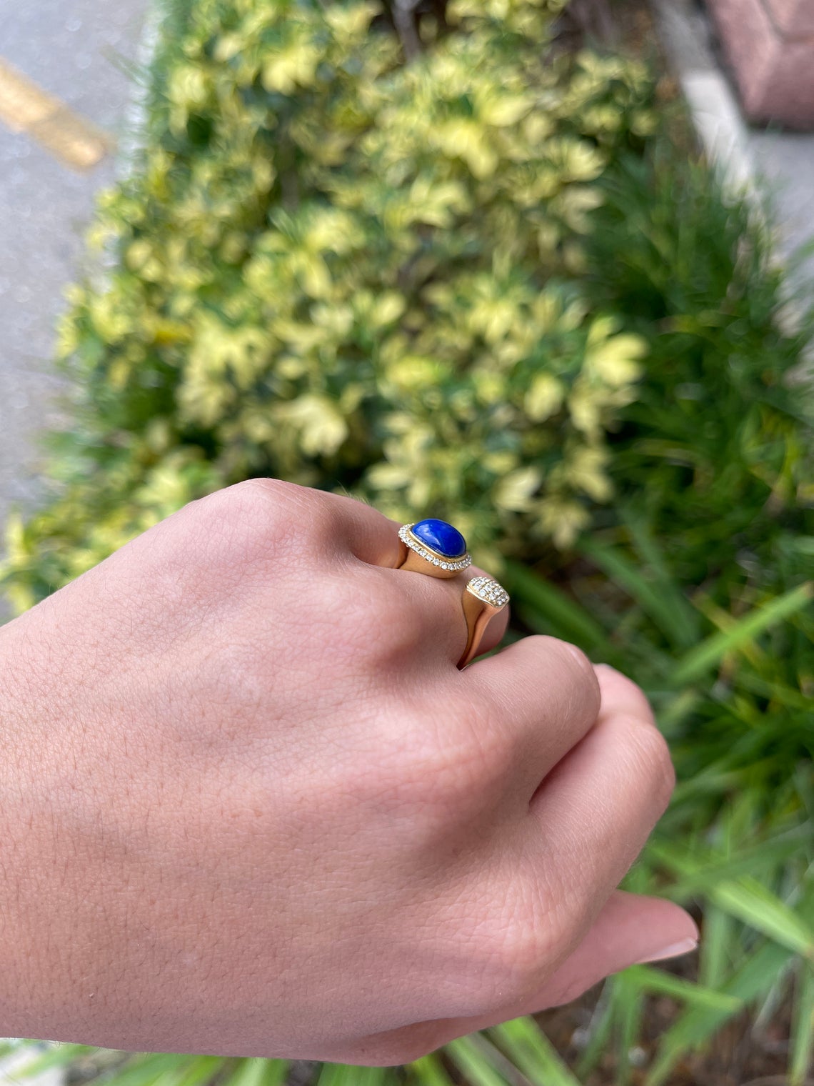 VINTAGE 14K YELLOW GOLD CARTIER HALLMARKED LAPIS CUFFLINKS. THE CUFFLINKS ARE CUSHION CUT IN STYLE. THE CUFFLINKS WERE MADE IN GERMANY