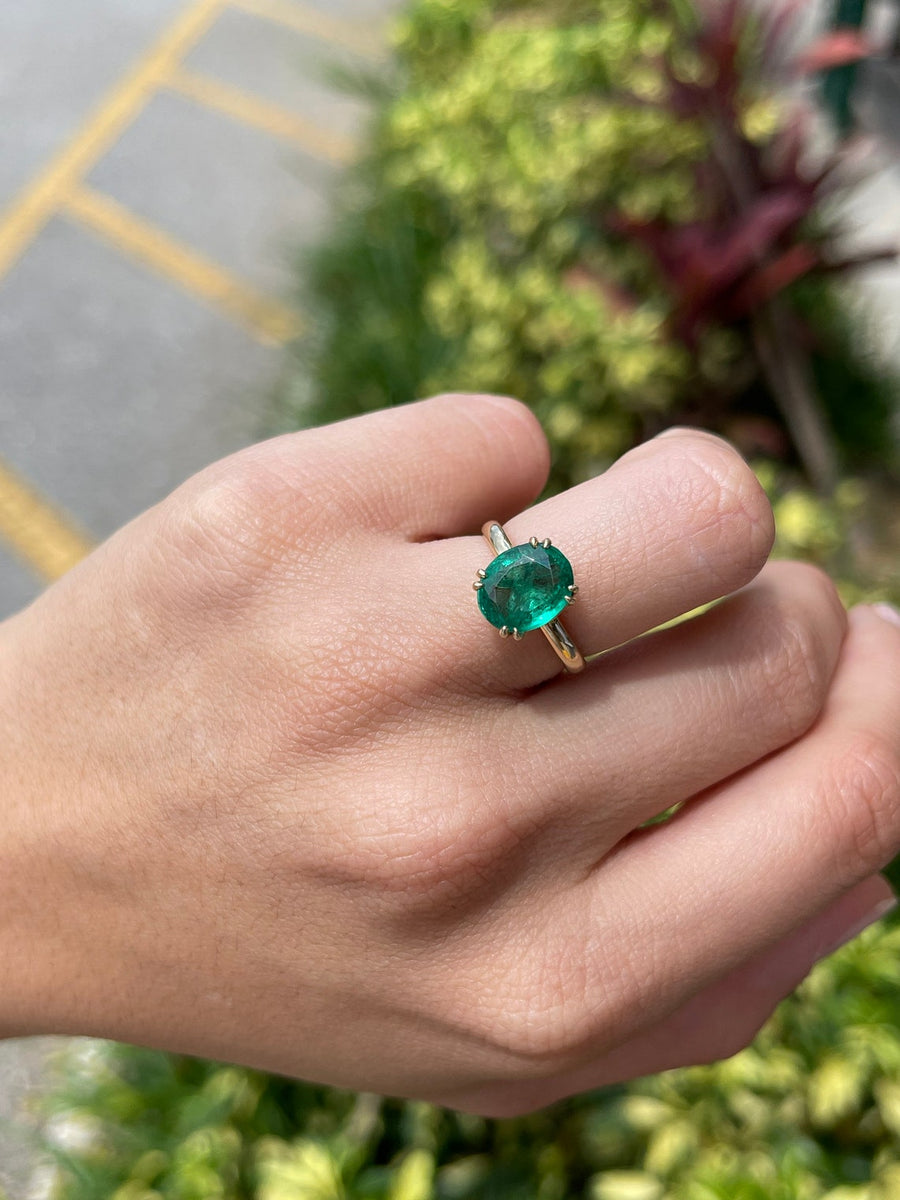 Oval Cut Colombian Emerald and Diamond Ring in 18K Yellow Gold