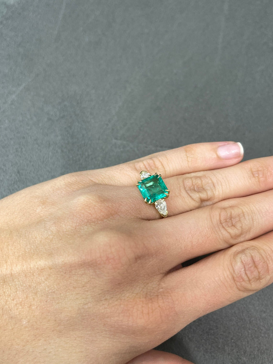 18K Three Stone Emerald 
